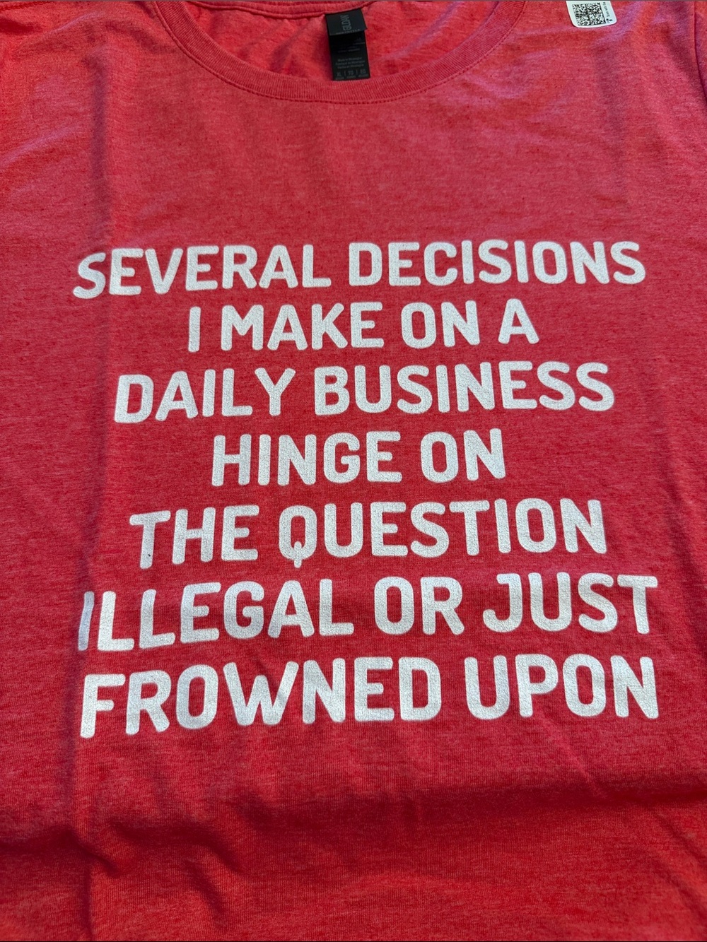 Gilden Women’s Graphic Crewneck T-Shirt - Red - NWT Size XL - Picture 2 of 6